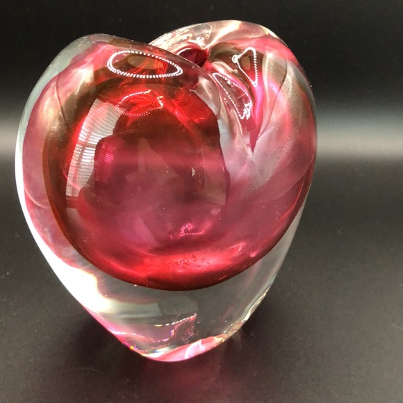 Heart hand blown paper weight - Picture 8 of 8